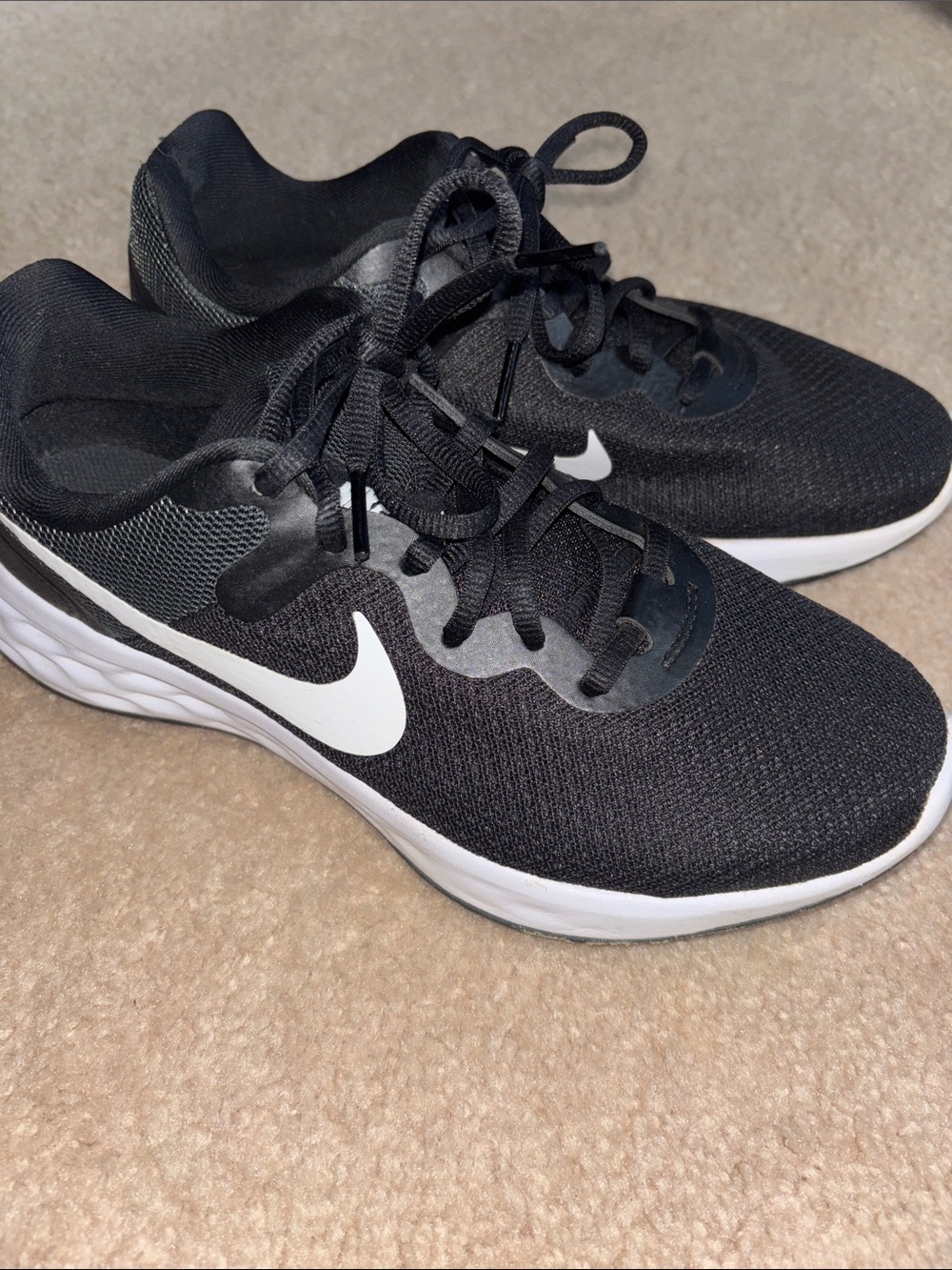 Nike Black and White Athletic Trainers